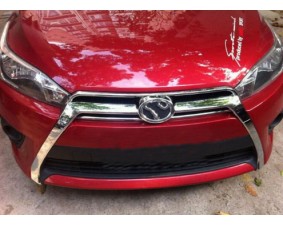 Хром окантовка решетки радиатора Toyota Yaris 2014-2017
