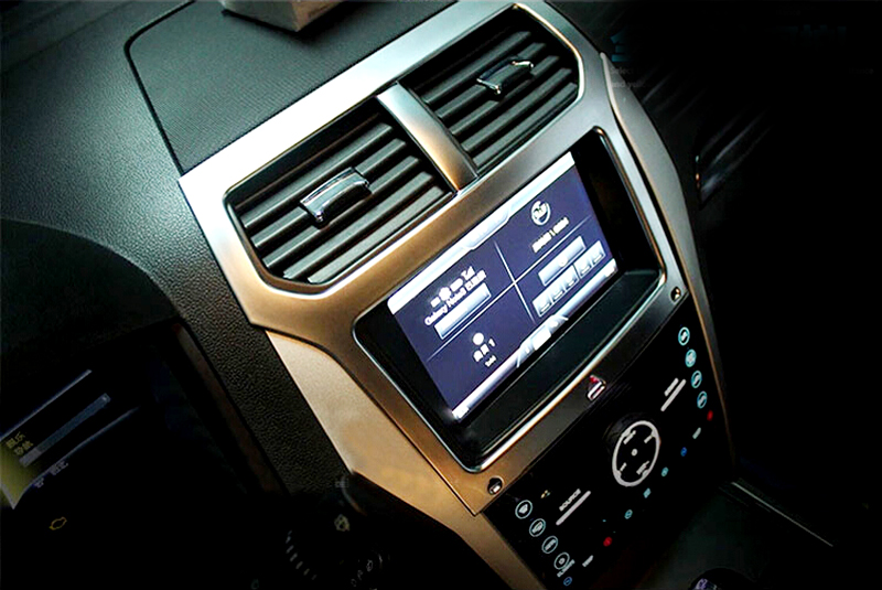 Декоративная накладка на центральную консоль салона Ford Explorer 5 2011+