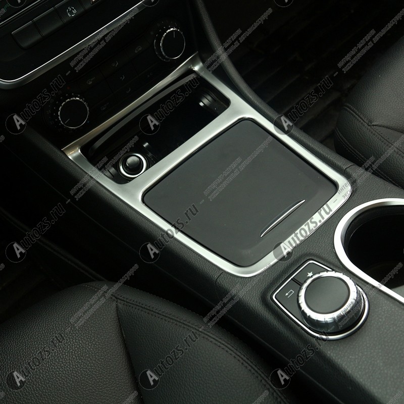Декоративная накладка на нижнюю консоль салона Mercedes-Benz GLA-Класс X156, CLA C117